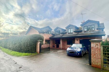 Barracks Lane, 4 bedroom Detached House for sale, £490,000