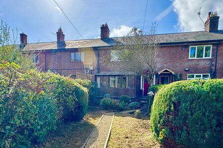 3 bedroom Mid Terrace House for sale