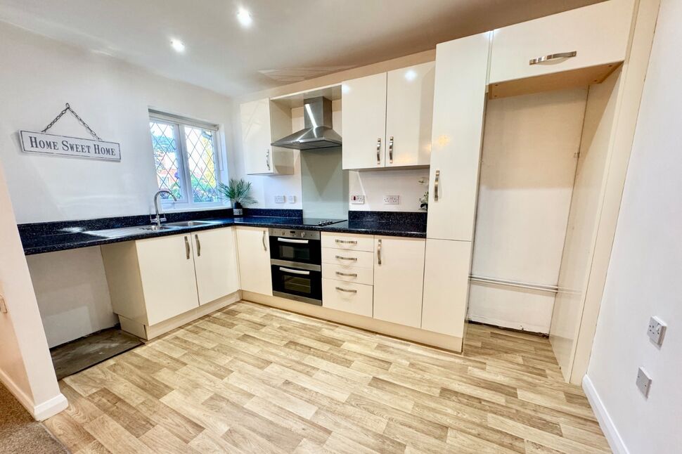 Kitchen / Dining Area