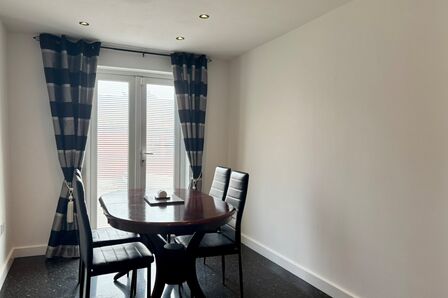 West Street, 3 bedroom  Flat to rent, £900 pcm