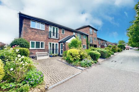 The Mews, 1 bedroom  Flat for sale, £95,000