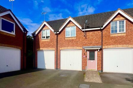 2 bedroom Semi Detached Flat for sale