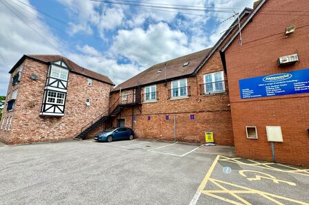 Kensington Court, 2 bedroom  Flat for sale, £95,000