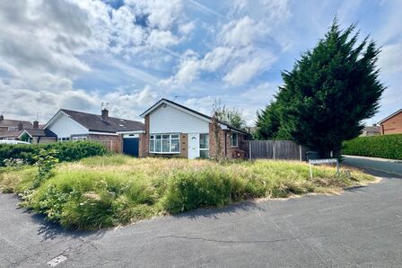 Brown Avenue, 3 bedroom Detached Bungalow for sale, £220,000