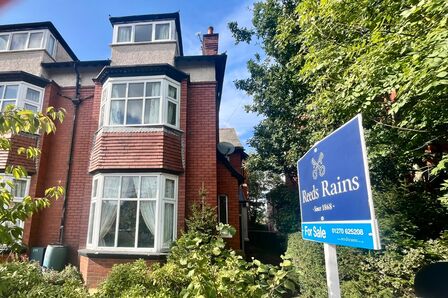 Nantwich Road, 5 bedroom Semi Detached House for sale, £265,000