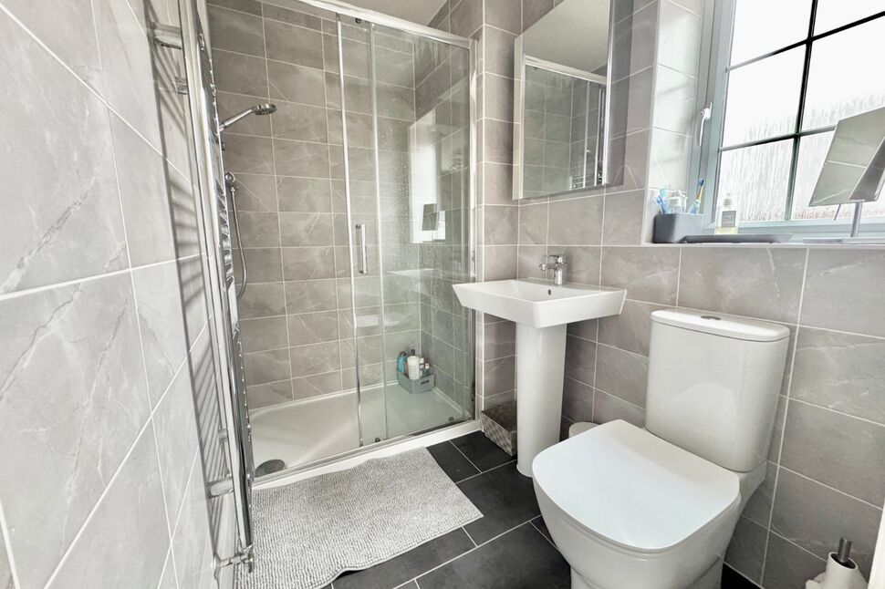 En-Suite Bathroom