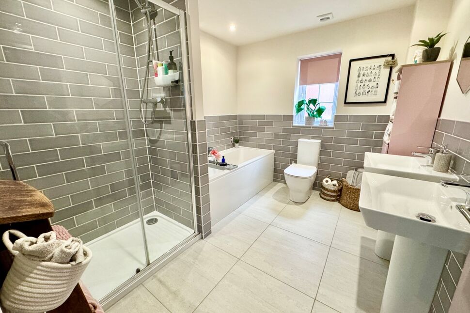 En-Suite Bathroom