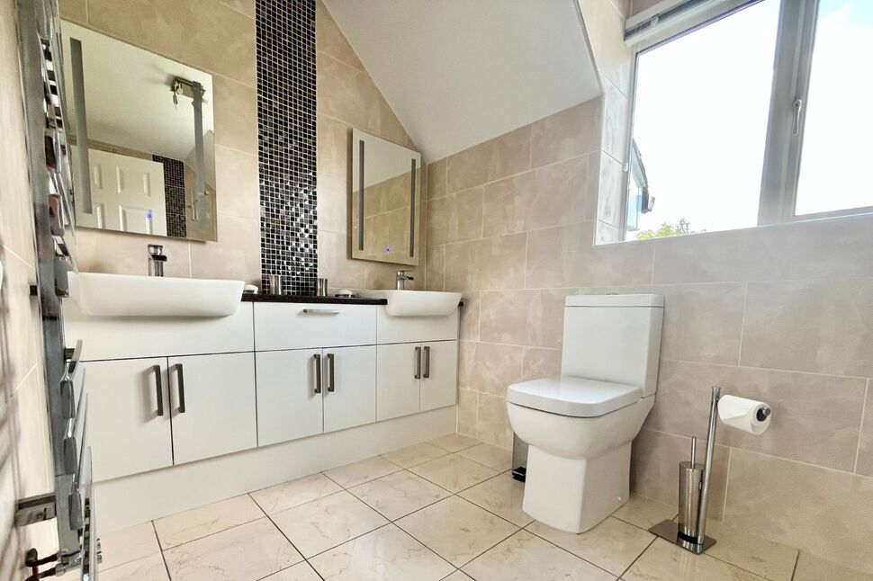 En-Suite Bathroom
