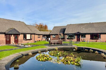 2 bedroom Mid Terrace Bungalow for sale