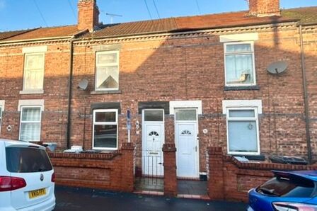 Vincent Street, 2 bedroom Mid Terrace House to rent, £775 pcm