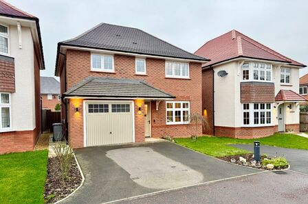 4 bedroom Detached House to rent
