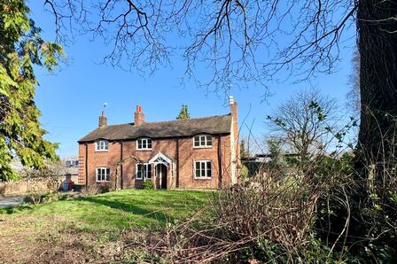 Pewit Lane, 4 bedroom Detached House to rent, &pound;2,250 pcm