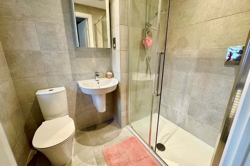 En-Suite Bathroom
