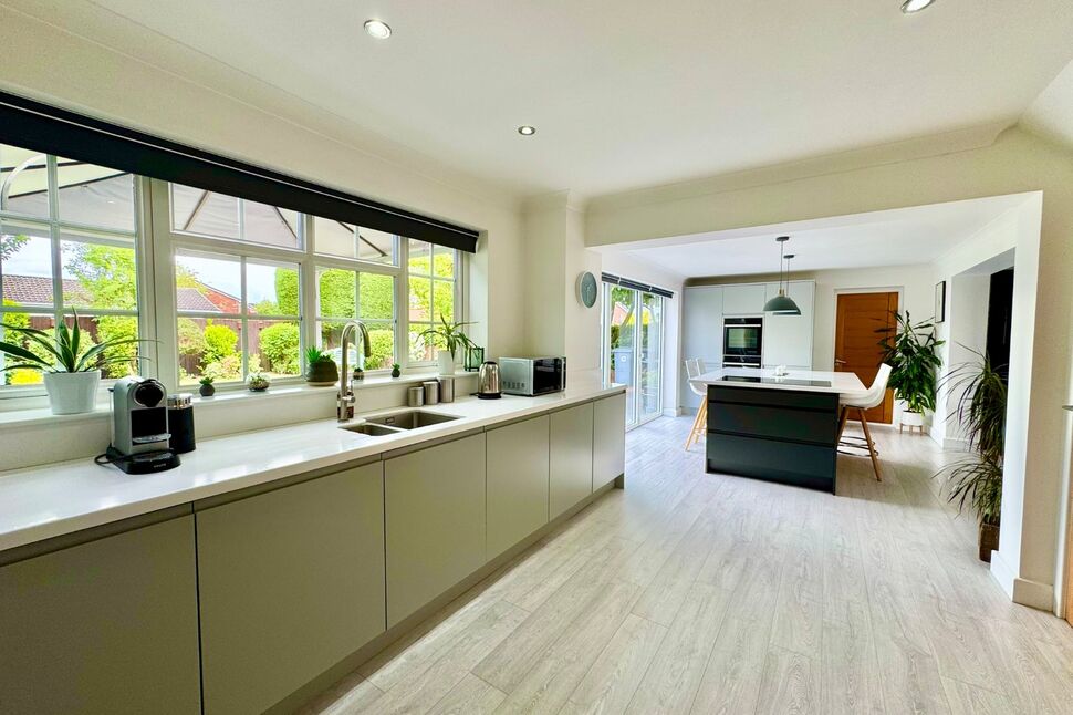 Kitchen / Dining Room