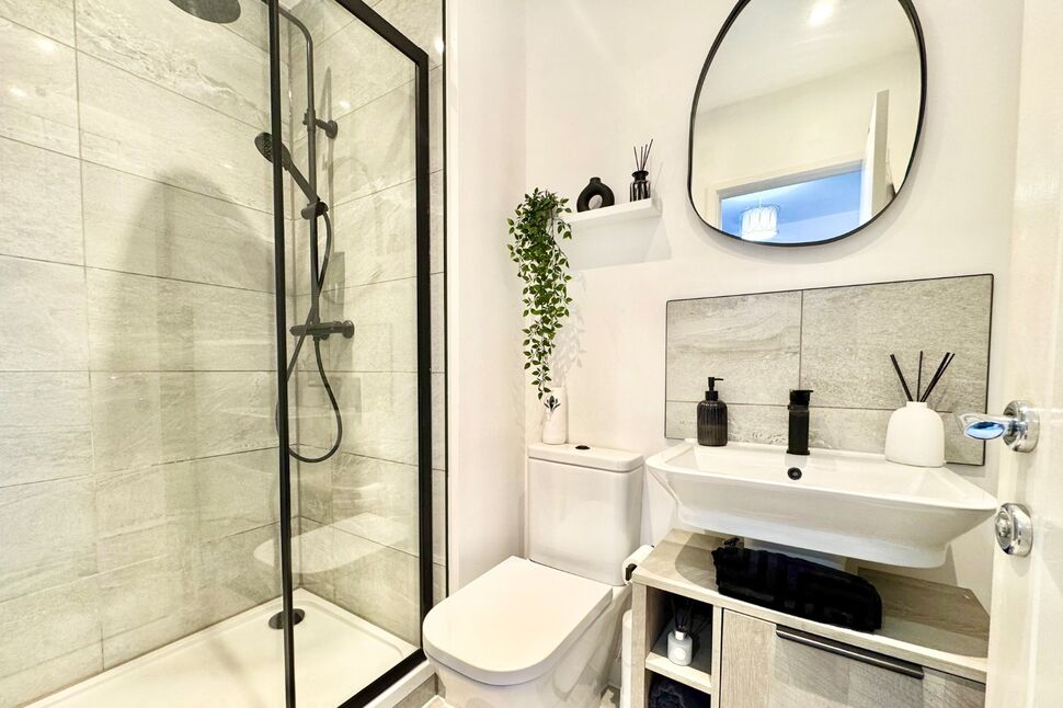 En-Suite Bathroom