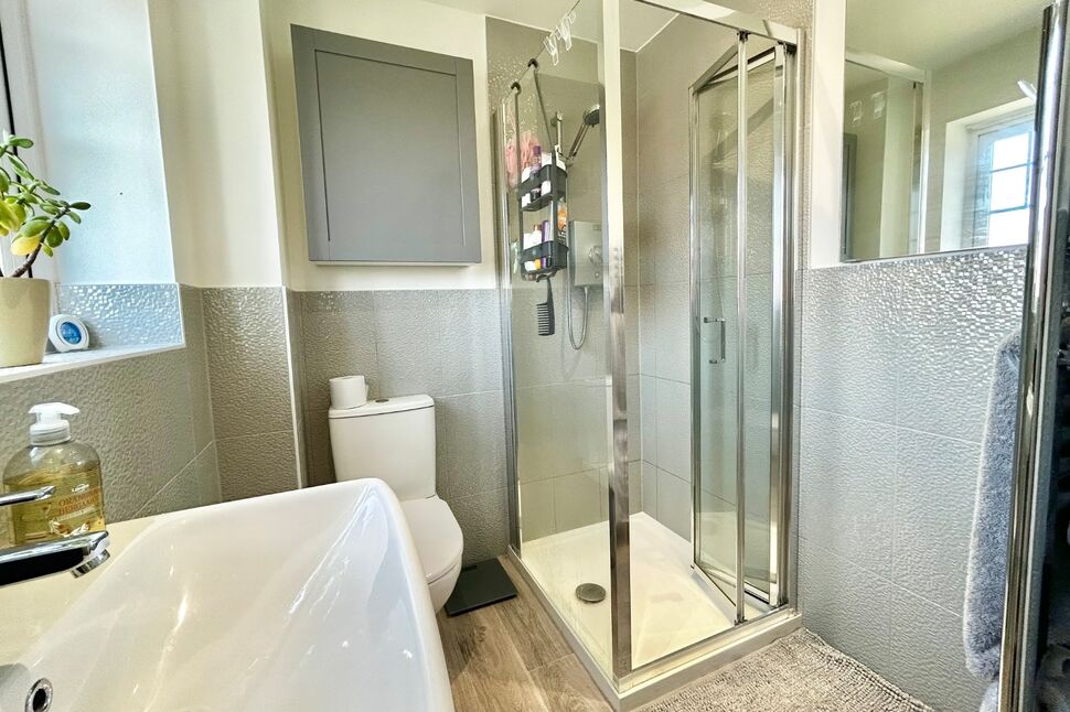 En-Suite Bathroom