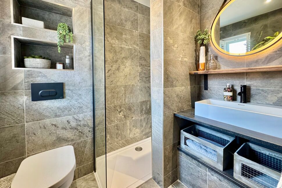 En-Suite Bathroom