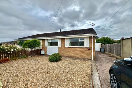 Birchin Close, 2 bedroom Semi Detached Bungalow to rent, &pound;895 pcm