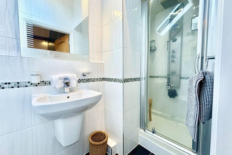 En-Suite 1