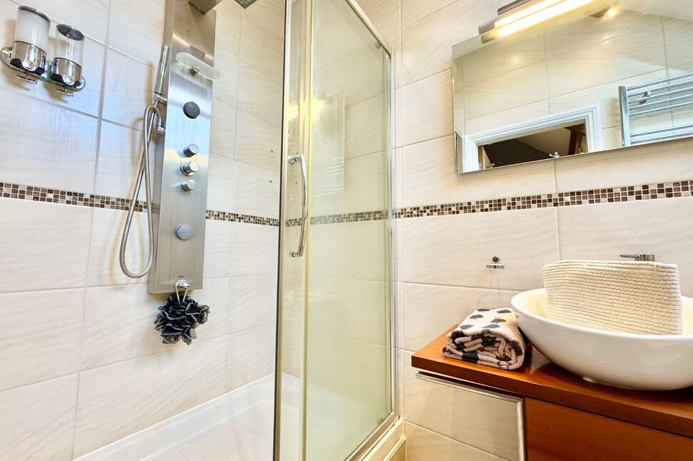 En-Suite 1