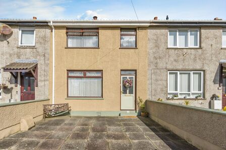 3 bedroom Mid Terrace House for sale