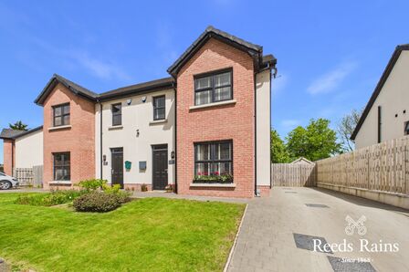 4 bedroom Semi Detached House for sale