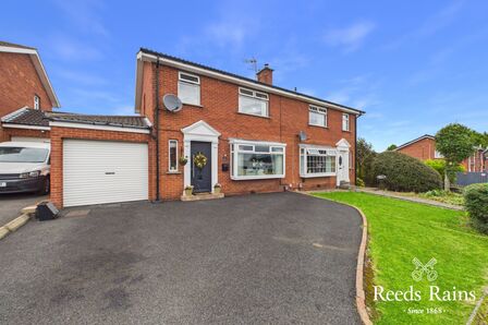 4 bedroom Semi Detached House for sale