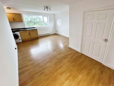 Chester Road, 2 bedroom Flat to rent, &pound;650 pcm
