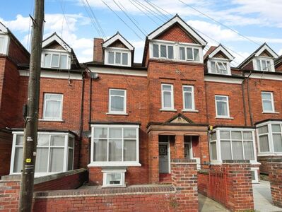 Grosvenor Road, 2 bedroom Flat to rent, &pound;775 pcm