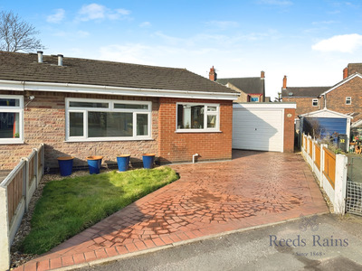 Townfield Close, 2 bedroom Semi Detached Bungalow for sale, £180,000