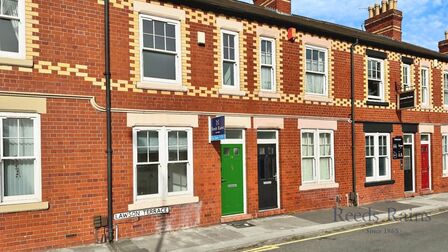 2 bedroom Mid Terrace House for sale