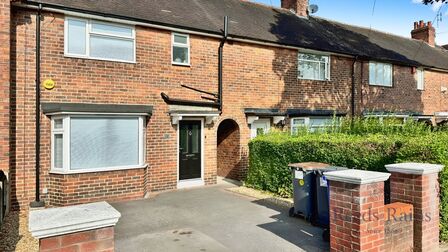 3 bedroom Mid Terrace House for sale