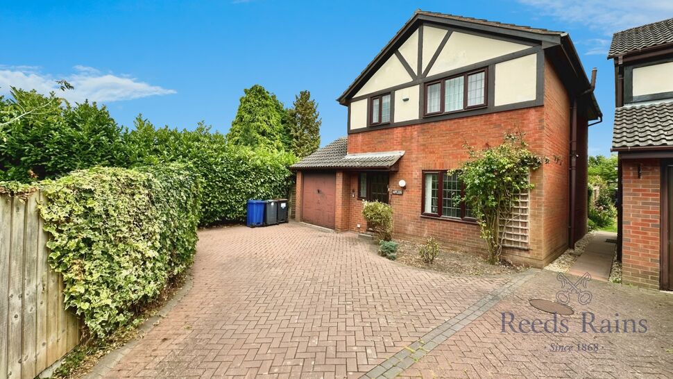Main image of 3 bedroom Detached House for sale, Thistleberry Avenue, Newcastle, Staffordshire, ST5