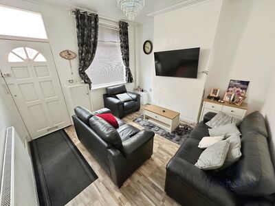 2 bedroom Mid Terrace House for sale