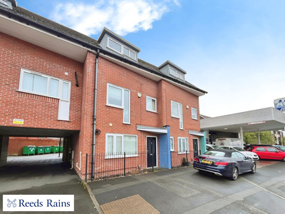3 bedroom Mid Terrace House to rent