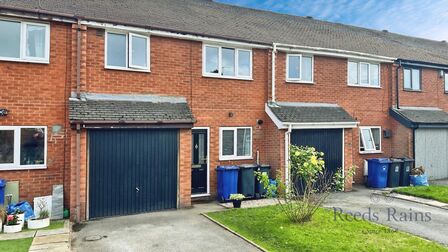 3 bedroom Mid Terrace House for sale