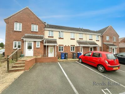 Galingale View, 2 bedroom Mid Terrace House to rent, £850 pcm