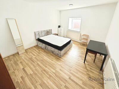 1 bedroom  Room to rent