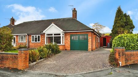 Melrose Avenue, 3 bedroom Semi Detached Bungalow for sale, £250,000