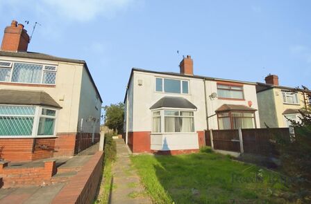 Liverpool Road, 2 bedroom Semi Detached House to rent, &pound;875 pcm