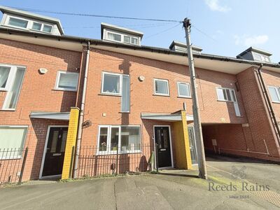 3 bedroom Mid Terrace House to rent