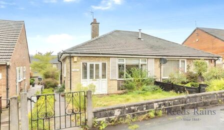 Stubbsfield Road, 2 bedroom Semi Detached Bungalow to rent, &pound;1,000 pcm