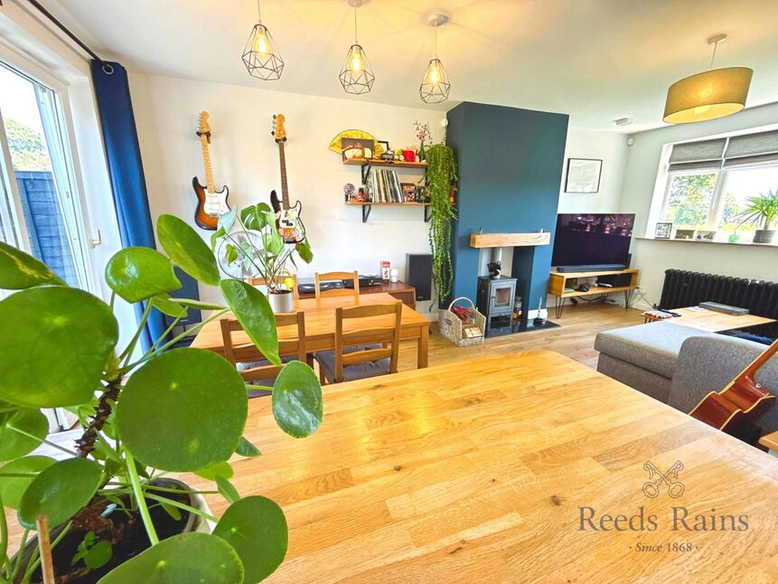 Lounge / Dining Area
