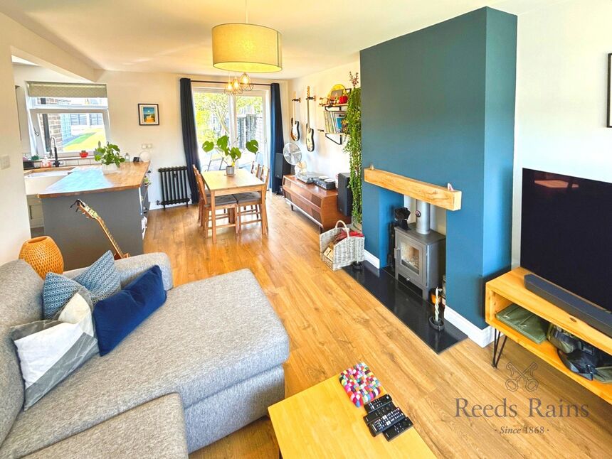 Lounge / Dining Area