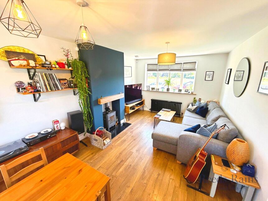 Lounge / Dining Area