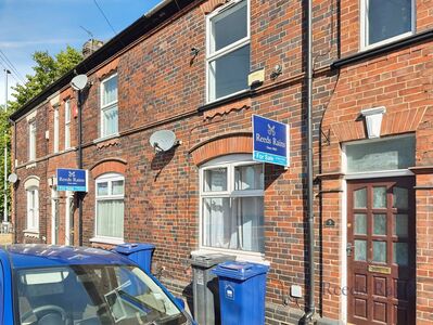 Well Street, 3 bedroom Mid Terrace House for sale, &pound;150,000