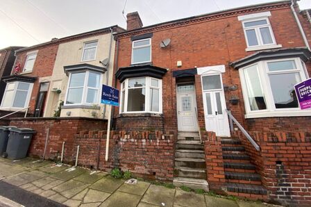 3 bedroom Mid Terrace House for sale