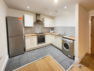 Portside House Duke Street, 2 bedroom Flat to rent, &pound;975 pcm