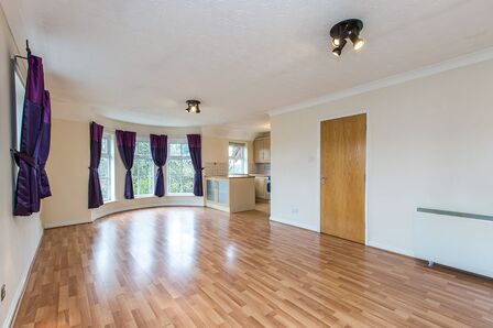 Blakemere Drive, 2 bedroom Flat to rent, &pound;995 pcm