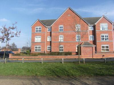 Wrenbury Drive, 2 bedroom  Flat to rent, £860 pcm